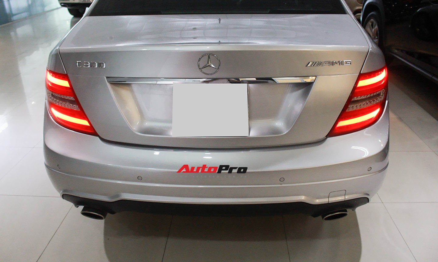 Mercedes-Benz C300 AMG 2010 đi hơn 100.000km rao bán lại giá gần 700 triệu đồng - Ảnh 10. Mercedes-Benz C300 AMG 2010 đi hơn 100.000km rao bán lại giá gần 700 triệu đồng - Ảnh 10.