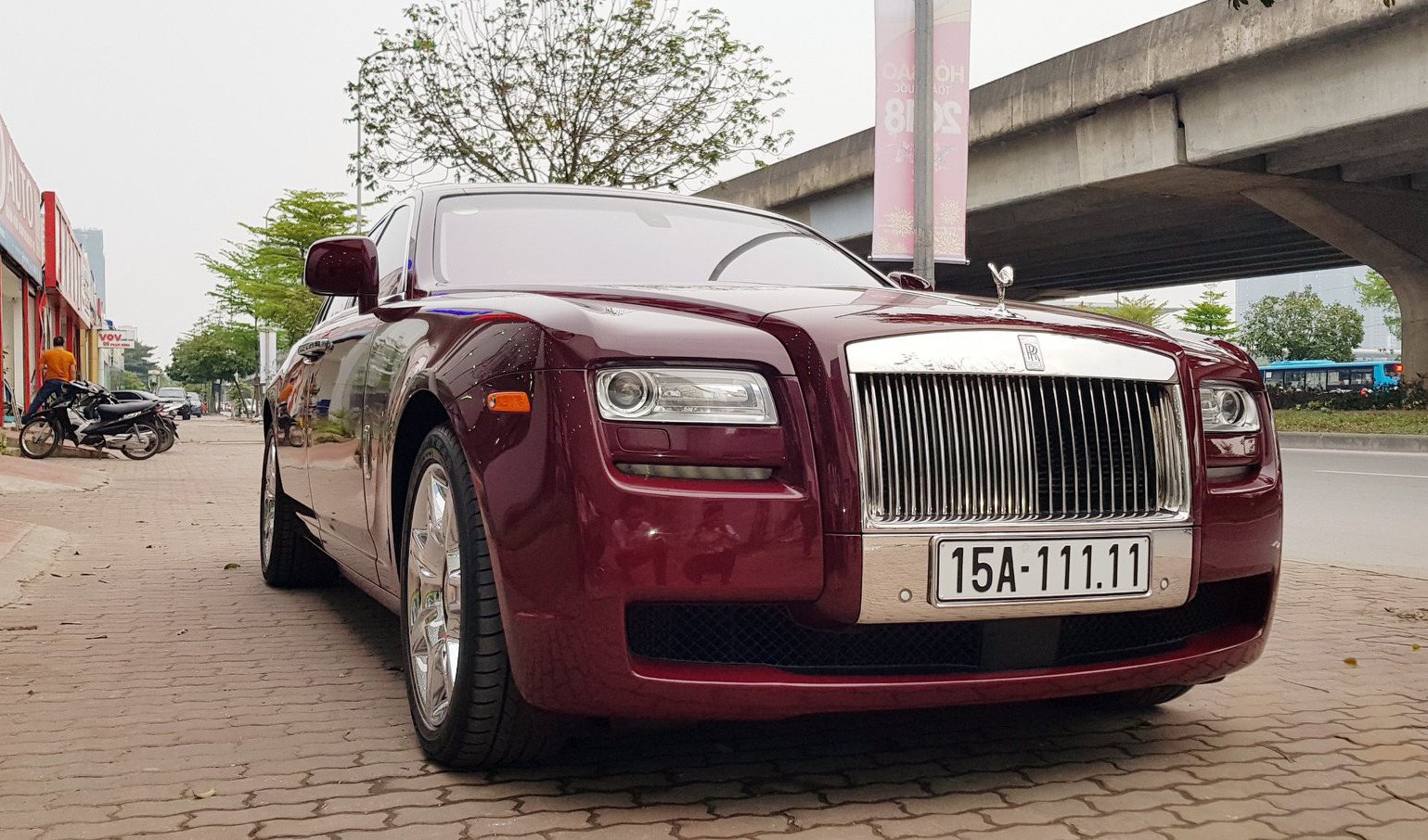 Nhìn lại bản trục cơ sơ dài EWB của RollsRoyce Ghost thế hệ trước tại Việt  Nam