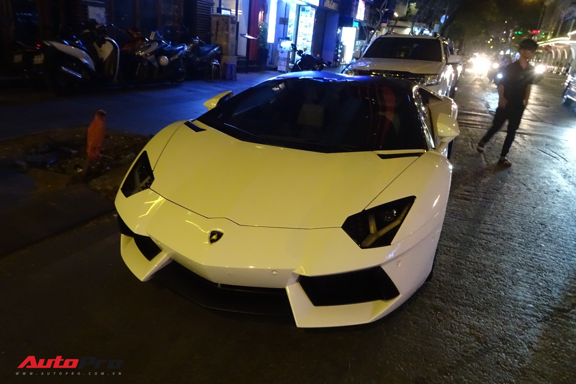 Lamborghini Aventador Roadster thứ 3 Việt Nam về tay chủ mới