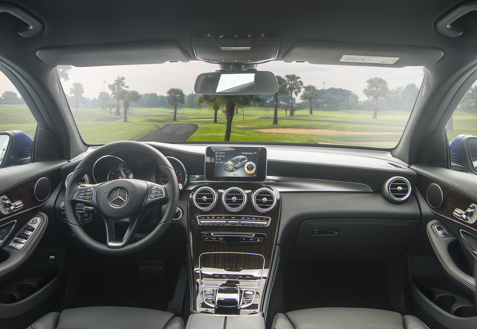 Моторный отсек Mercedes-Benz GLC200 AMG Line в кузове X253 2019 года выпуска для