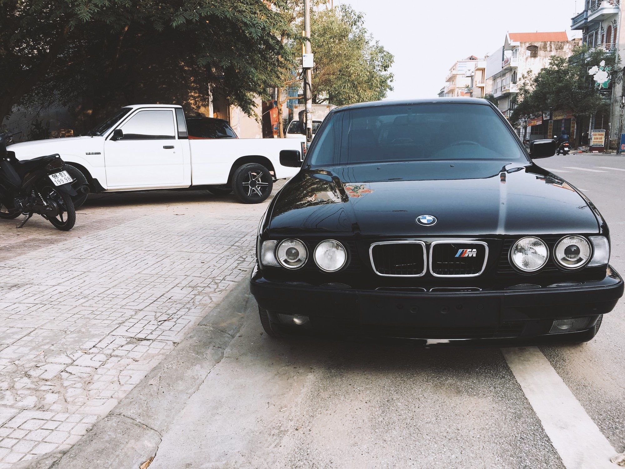 Hành trình lột xác BMW 525i cũ nát tuổi đời hơn 2 thập kỷ của nhóm ...