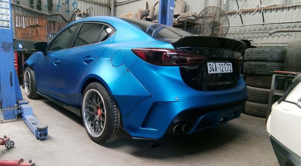 Mazda3 lên bodykit thân rộng “handmade” độc đáo tại Hải Dương