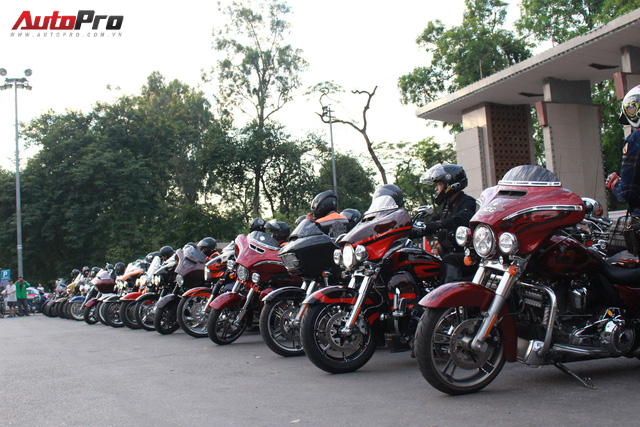 Hàng trăm chiếc Harley-Davidson đang tiến về Đà Nẵng tham dự đại hội 3 miền - Ảnh 1.