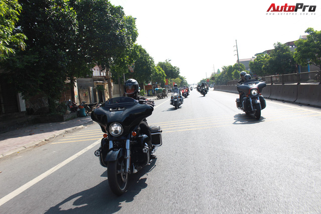 Hàng trăm chiếc Harley-Davidson đang tiến về Đà Nẵng tham dự đại hội 3 miền - Ảnh 4.