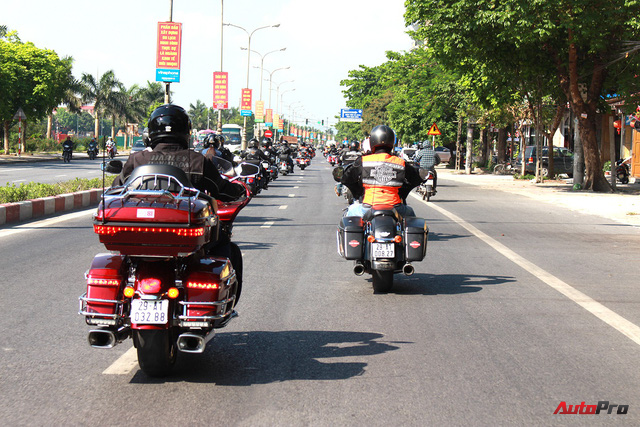 Nếm nắng, gió và mưa mau mùa hạ cùng hàng chục chiến mã Harley-Davidson trong hành trình về Đà Nẵng - Ảnh 4.