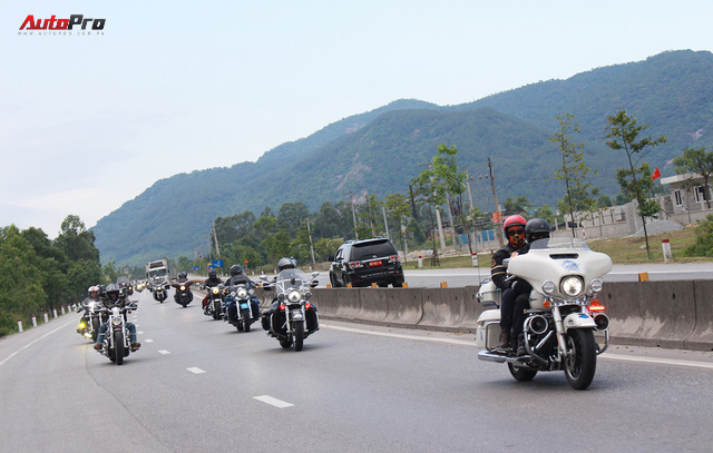 Nếm nắng, gió và mưa mau mùa hạ cùng hàng chục chiến mã Harley-Davidson trong hành trình về Đà Nẵng - Ảnh 12.