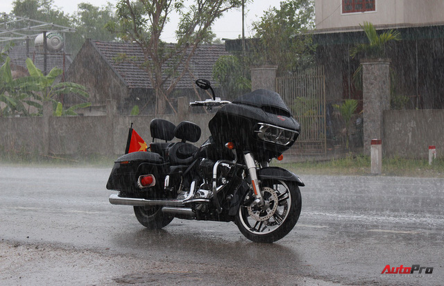 Nếm nắng, gió và mưa mau mùa hạ cùng hàng chục chiến mã Harley-Davidson trong hành trình về Đà Nẵng - Ảnh 10.