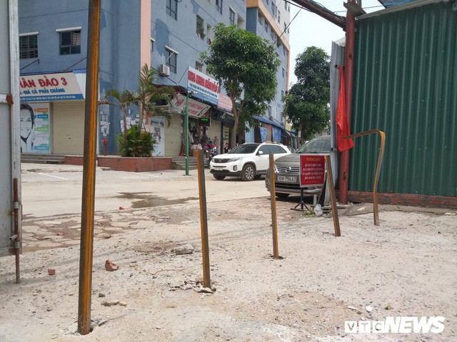 Ảnh: Giải tỏa bãi đỗ xe ở Hà Nội, dân đành để xe trên bãi rác - Ảnh 7.