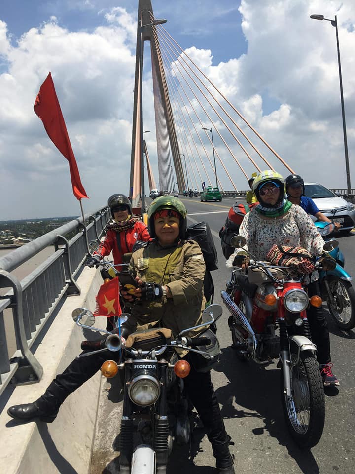 A group of female middle-aged backpackers riding vintage bikes around the country - Photo 2. A group of female middle-aged backpackers riding vintage bikes around the country - Photo 2.