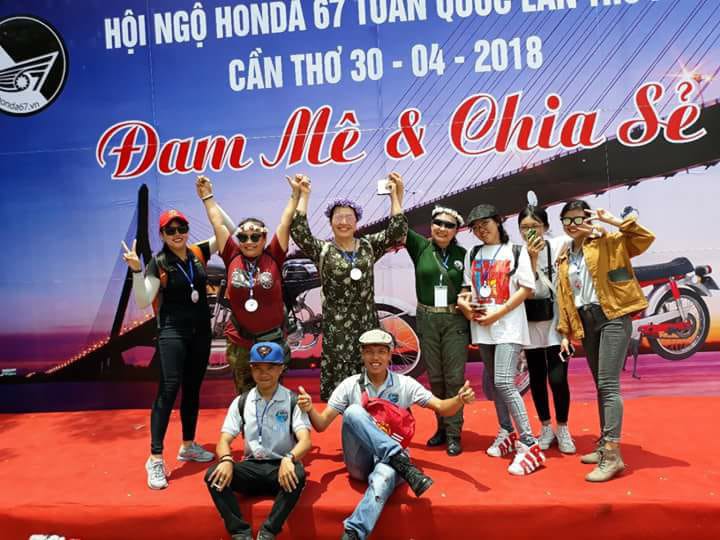 A group of female middle-aged backpackers riding vintage bikes around the country - Photo 11. A group of female middle-aged backpackers riding vintage bikes around the country - Photo 11.