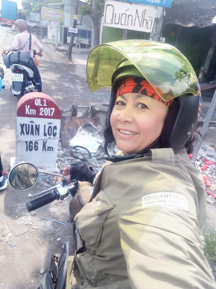 A group of female middle-aged backpackers riding vintage bikes around the country - Photo 7. A group of female middle-aged backpackers riding vintage bikes around the country - Photo 7.