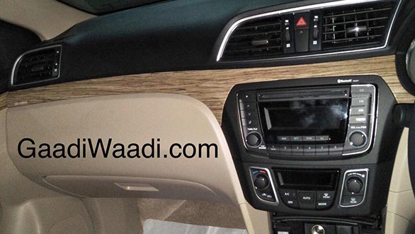 Suzuki Ciaz facelift 2018: Liệu có đủ sức cạnh tranh Toyota Vios, Honda City? - Ảnh 3. Suzuki Ciaz facelift 2018: Liệu có đủ sức cạnh tranh Toyota Vios, Honda City? - Ảnh 3.