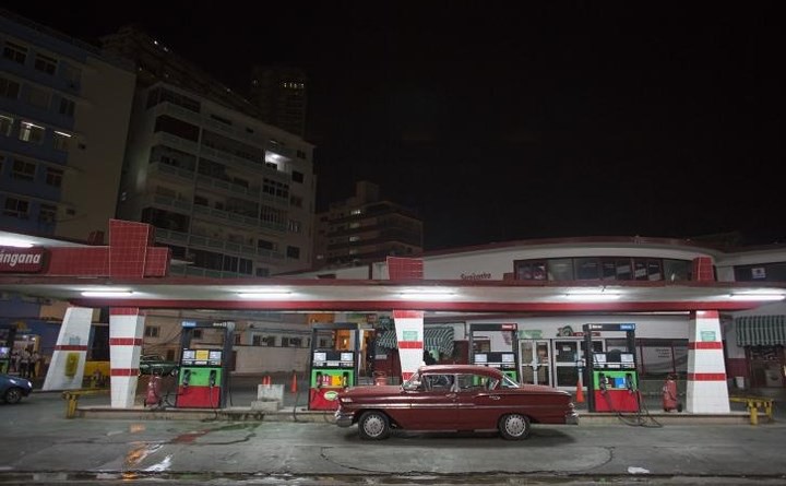 Image: Enthralling beauty of vintage cars in the narrow streets of Cuba - Photo 11. Image: Enthralling beauty of vintage cars in the narrow streets of Cuba - Photo 11.