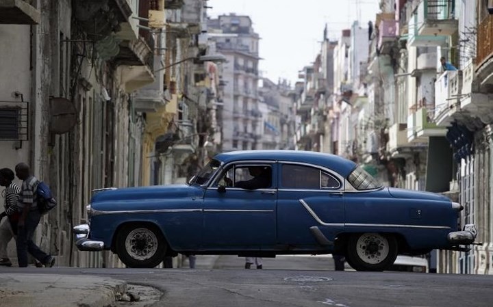 Image: Enthralling beauty of vintage cars in the narrow streets of Cuba - Photo 15. Image: Enthralling beauty of vintage cars in the narrow streets of Cuba - Photo 15.