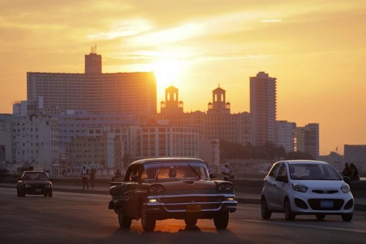 Image: Enthralling beauty of vintage cars in the narrow streets of Cuba - Photo 19. Image: Enthralling beauty of vintage cars in the narrow streets of Cuba - Photo 19.