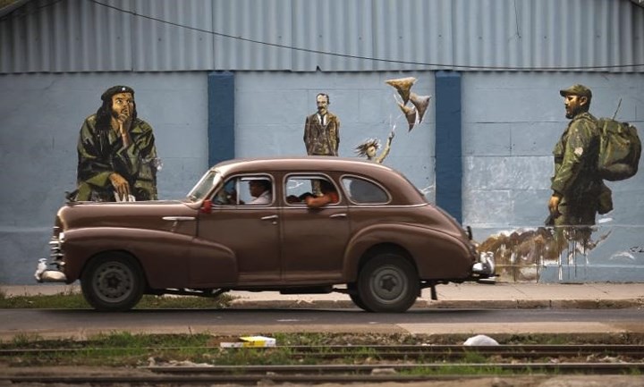Image: Enthralling beauty of vintage cars in the narrow streets of Cuba - Photo 5. Image: Enthralling beauty of vintage cars in the narrow streets of Cuba - Photo 5.