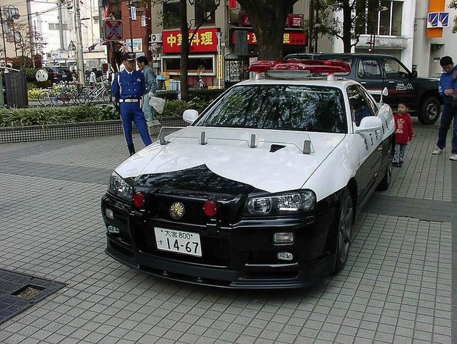 Đại gia bí ẩn tặng Nissan GT-R cho lực lượng cảnh sát Nhật Bản - Ảnh 7.