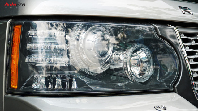 Range Rover Supercharged có giá chưa tới 2 tỷ đồng sau 4 vạn km - Ảnh 2. Range Rover Supercharged có giá chưa tới 2 tỷ đồng sau 4 vạn km - Ảnh 2.