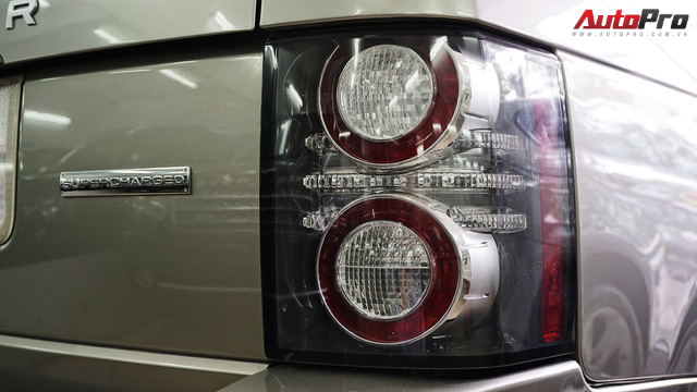 Range Rover Supercharged có giá chưa tới 2 tỷ đồng sau 4 vạn km - Ảnh 4. Range Rover Supercharged có giá chưa tới 2 tỷ đồng sau 4 vạn km - Ảnh 4.