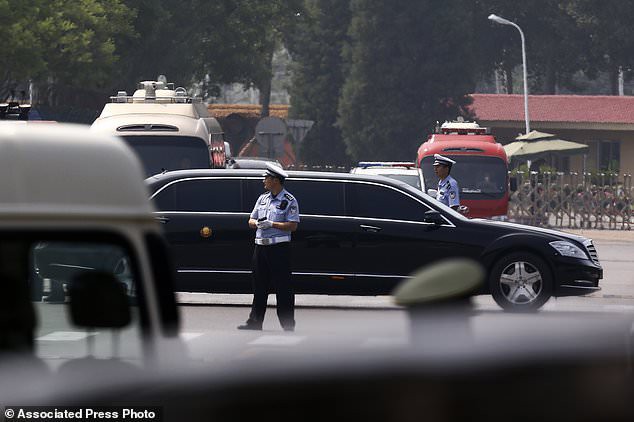 Ông Kim Jong Un được cả đoàn xe hùng hậu hộ tống tại Bắc Kinh - Ảnh 3.