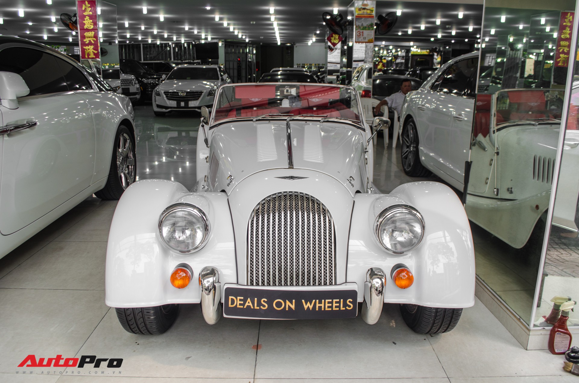 Discover Morgan Plus 4 - British car for Vietnamese wealthy vintage enthusiasts - Photo 5. Discover Morgan Plus 4 - British car for Vietnamese wealthy vintage enthusiasts - Photo 5.