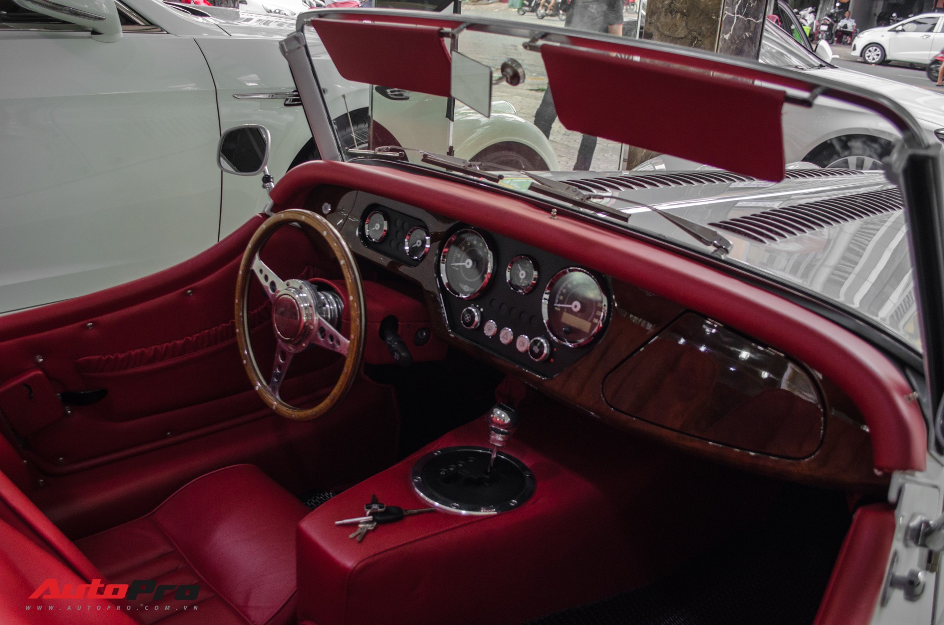 Discover Morgan Plus 4 - British car for Vietnamese wealthy vintage enthusiasts - Photo 3. Discover Morgan Plus 4 - British car for Vietnamese wealthy vintage enthusiasts - Photo 3.