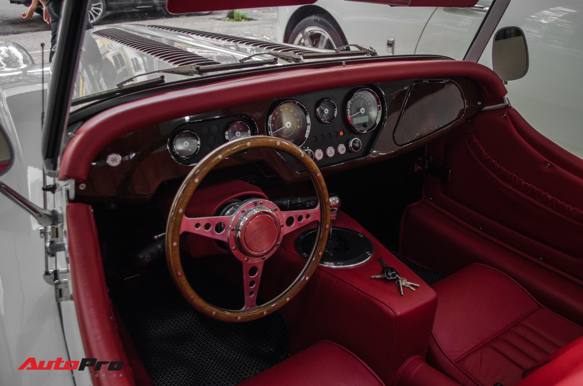 Discover Morgan Plus 4 - British car for Vietnamese wealthy vintage enthusiasts - Photo 13. Discover Morgan Plus 4 - British car for Vietnamese wealthy vintage enthusiasts - Photo 13.