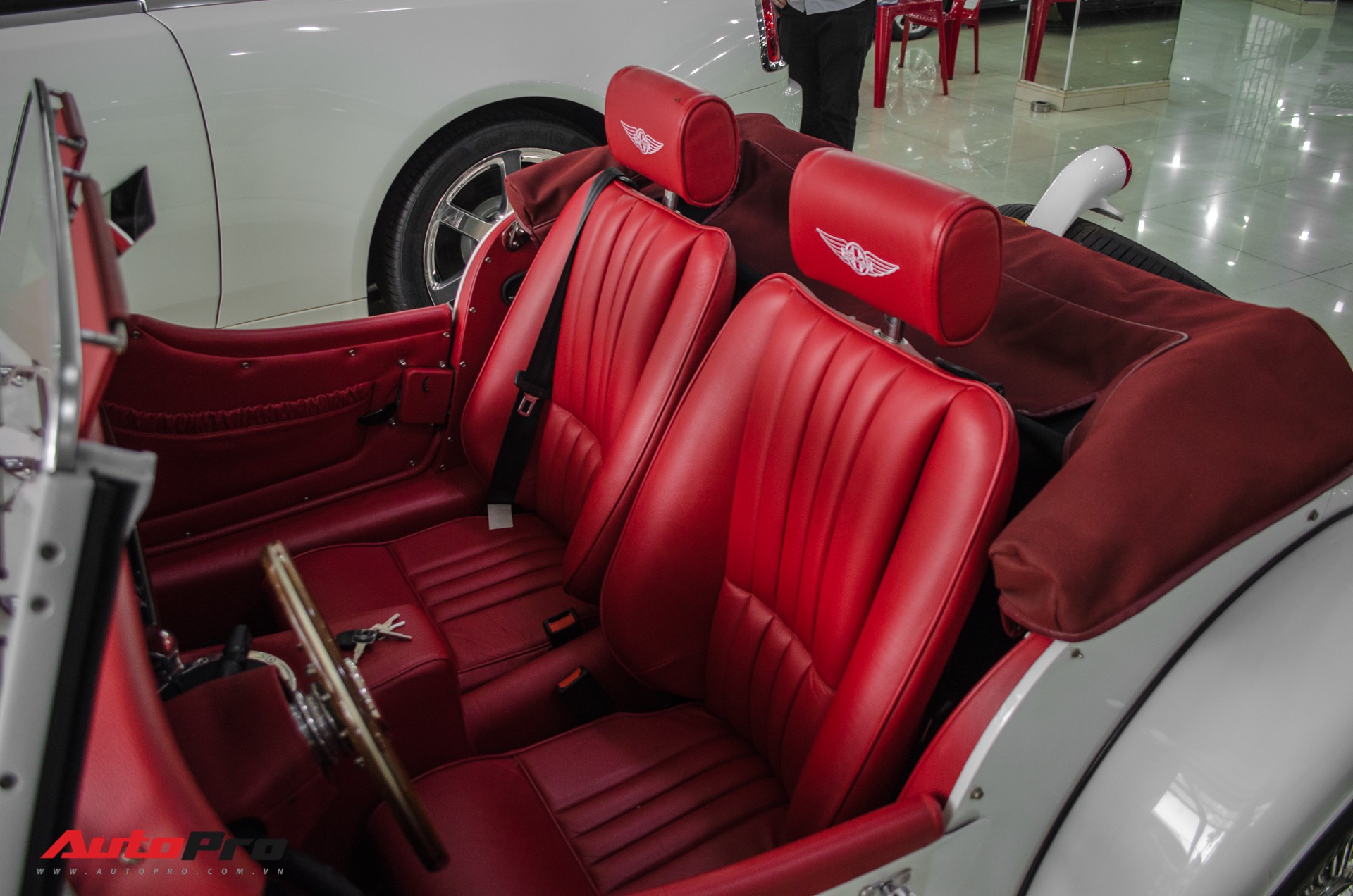 Discover Morgan Plus 4 - British car for Vietnamese wealthy vintage enthusiasts - Photo 14. Discover Morgan Plus 4 - British car for Vietnamese wealthy vintage enthusiasts - Photo 14.