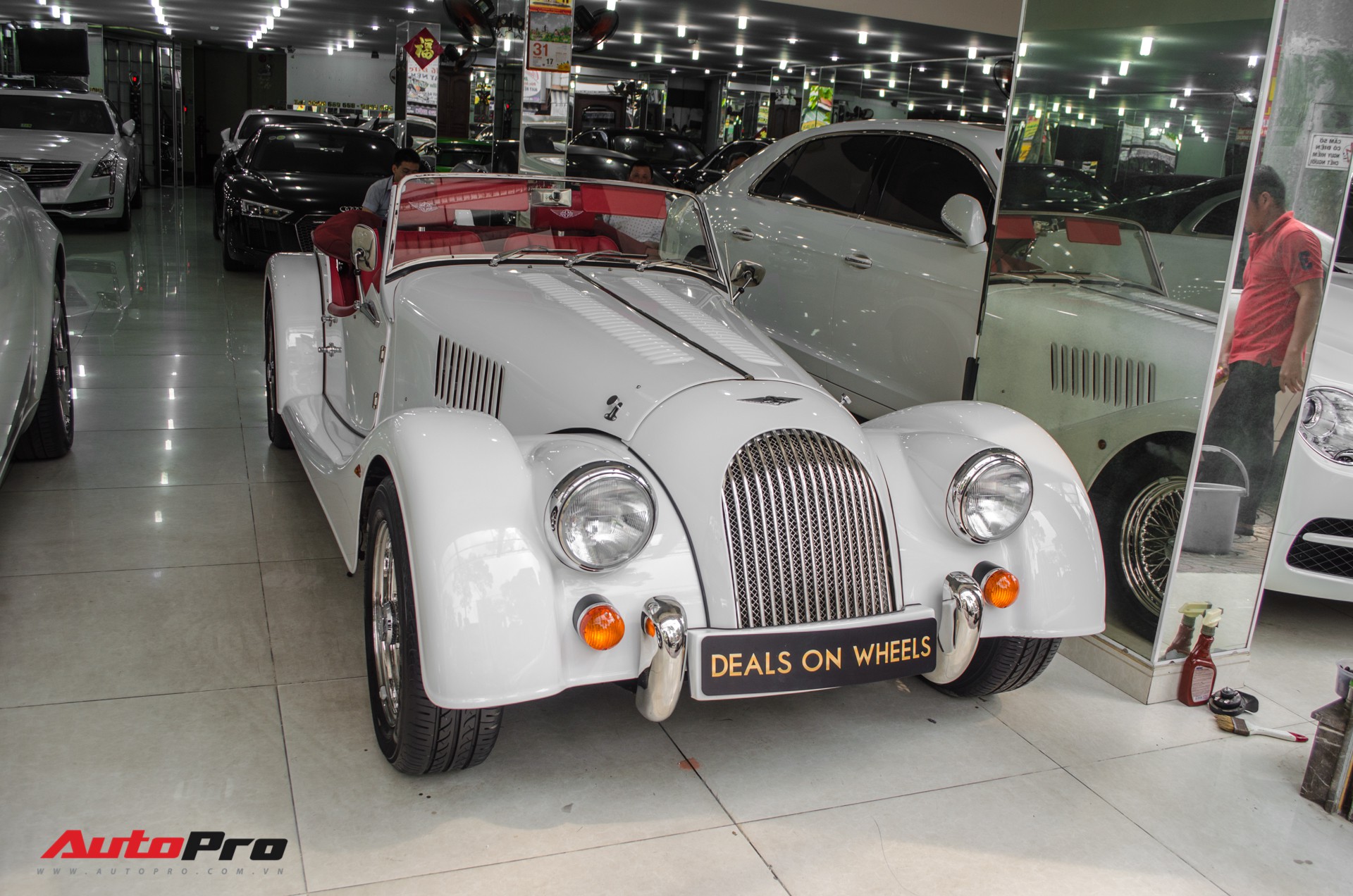 Discover Morgan Plus 4 - British car for Vietnamese wealthy vintage enthusiasts - Photo 4. Discover Morgan Plus 4 - British car for Vietnamese wealthy vintage enthusiasts - Photo 4.