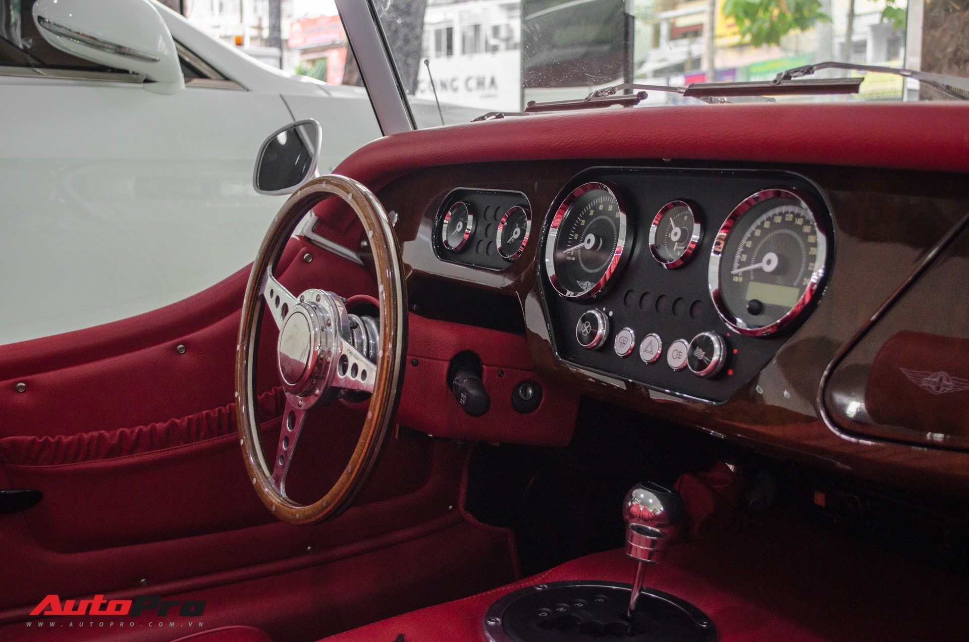 Discover Morgan Plus 4 - British car for Vietnamese wealthy vintage enthusiasts - Photo 12. Discover Morgan Plus 4 - British car for Vietnamese wealthy vintage enthusiasts - Photo 12.