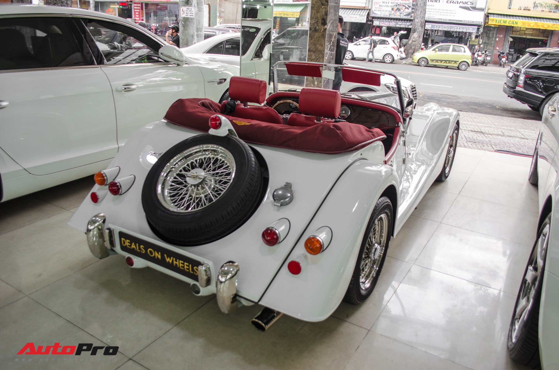 Discover Morgan Plus 4 - British car for Vietnamese wealthy vintage enthusiasts - Photo 2. Discover Morgan Plus 4 - British car for Vietnamese wealthy vintage enthusiasts - Photo 2.