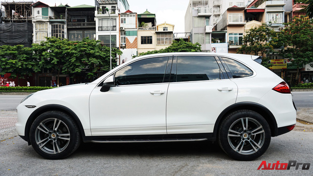 Sở hữu nội ngoại thất như mới, Porsche Cayenne Turbo 6 năm tuổi có giá gần 2 tỷ đồng - Ảnh 23. Sở hữu nội ngoại thất như mới, Porsche Cayenne Turbo 6 năm tuổi có giá gần 2 tỷ đồng - Ảnh 23.