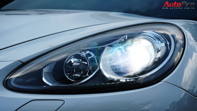 Sở hữu nội ngoại thất như mới, Porsche Cayenne Turbo 6 năm tuổi có giá gần 2 tỷ đồng - Ảnh 2. Sở hữu nội ngoại thất như mới, Porsche Cayenne Turbo 6 năm tuổi có giá gần 2 tỷ đồng - Ảnh 2.
