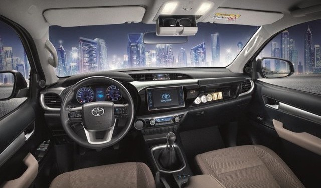 Cạnh tranh Ford Ranger, Toyota Hilux có giá mới sớm cho khách Việt, đổi thiết kế và nâng cấp trang bị an toàn - Ảnh 2.