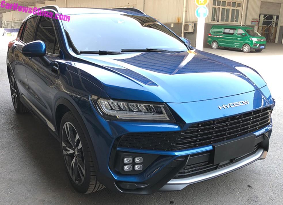 Hàng nhái của Lamborghini Urus bắt đầu lăn bánh trên phố