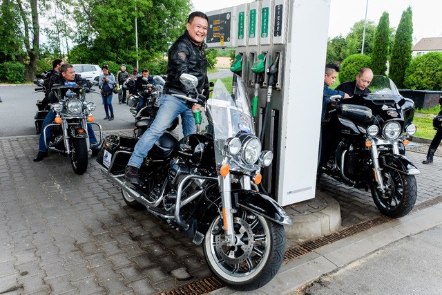 Biker Việt chế ngự ông hoàng thế giới mô tô Harley-Davidson chinh phục trời Âu - Ảnh 2. Biker Việt chế ngự ông hoàng thế giới mô tô Harley-Davidson chinh phục trời Âu - Ảnh 2.