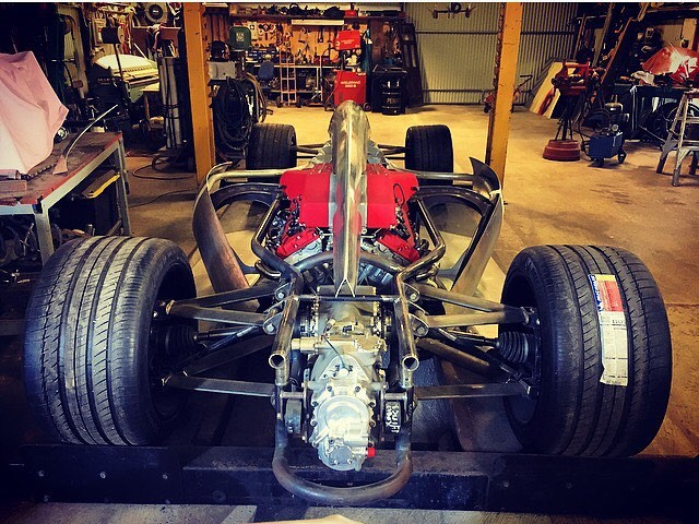 Đam mê F1, thanh niên tự chế xe đua từ động cơ Ferrari - Ảnh 2.