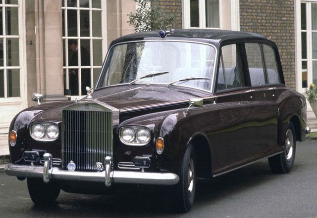  Hoàng gia Anh rao bán bộ sưu tập xe Rolls-Royce đắt giá - Ảnh 4.