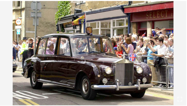  Hoàng gia Anh rao bán bộ sưu tập xe Rolls-Royce đắt giá - Ảnh 8.