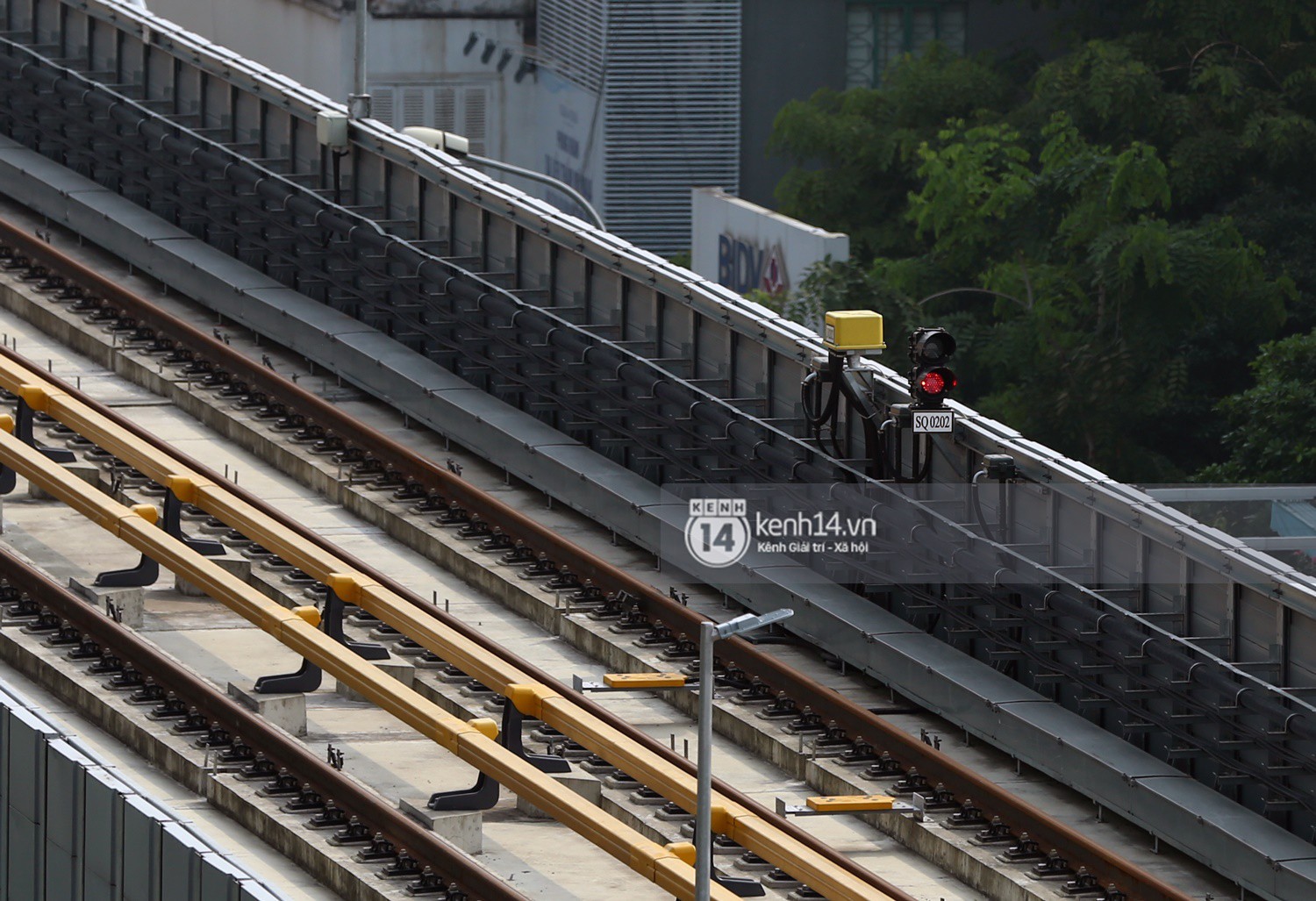 Chùm ảnh: Hành trình 15 phút đoàn tàu đường sắt trên cao lao vun vút từ ga Cát Linh tới Yên Nghĩa - Ảnh 8. Chùm ảnh: Hành trình 15 phút đoàn tàu đường sắt trên cao lao vun vút từ ga Cát Linh tới Yên Nghĩa - Ảnh 8.