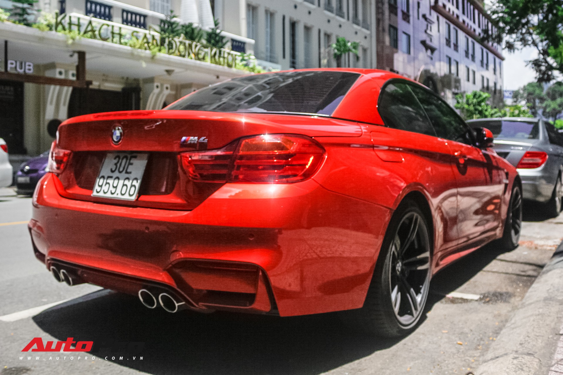 Hàng hiếm BMW M4 mui trần giá 4,2 tỷ đồng tại Sài Gòn