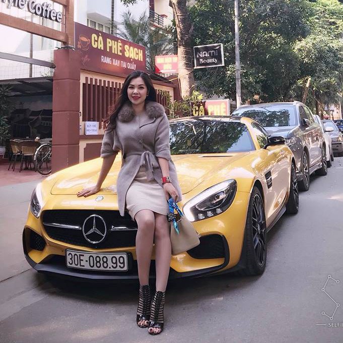Nữ đại Gia Hải Phong Ban Mercedes Benz Amg Gt S Edition 1 Mau Vang độc Nhất Việt Nam Sau 5 000 Km