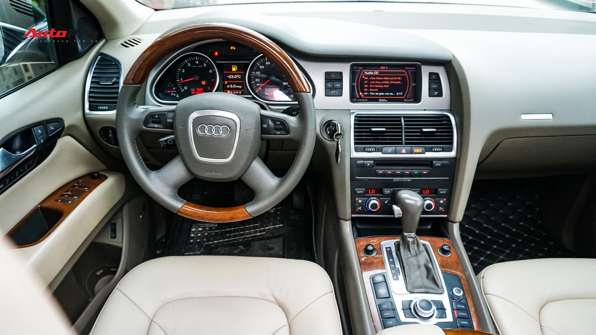 Đánh giá bán thiết kế bên trong xe pháo Audi Q5 2017 và kĩ năng vận hành  MuasamXecom