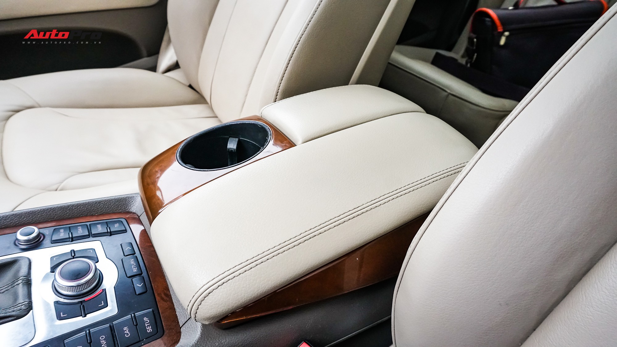 Qua thời đỉnh cao, Audi Q7 10 năm tuổi c&oacute; gi&aacute; dưới 700 triệu đồng - Ảnh 14.