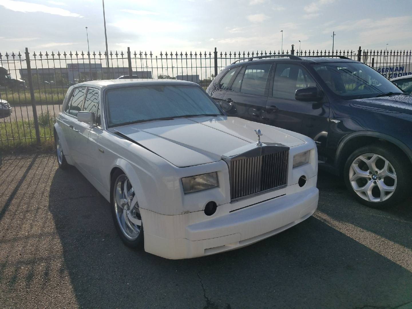 RollsRoyce Phantom VIII ra mắt giới nhà giàu tại Abu Dhabi