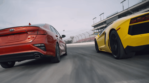 [Video] Kia Forte 2019 chế giễu Lamborghini Aventador về độ tiện dụng  - Ảnh 9.