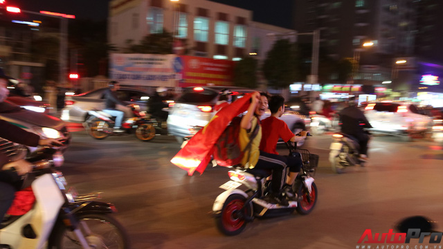 U23 Việt Nam tiến vào chung kết - đêm không ngủ của giao thông Hà Nội - Ảnh 10.