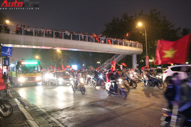 U23 Việt Nam tiến vào chung kết - đêm không ngủ của giao thông Hà Nội - Ảnh 8.