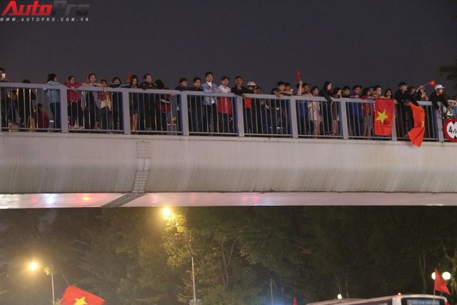 U23 Việt Nam tiến vào chung kết - đêm không ngủ của giao thông Hà Nội - Ảnh 9.