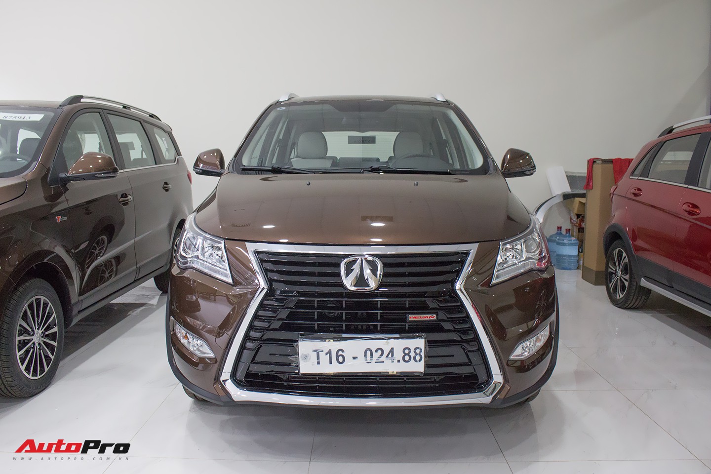 BAIC F6 nhái Lexus RX, giá 588 triệu đồng cạnh tranh Toyota Innova tại ...